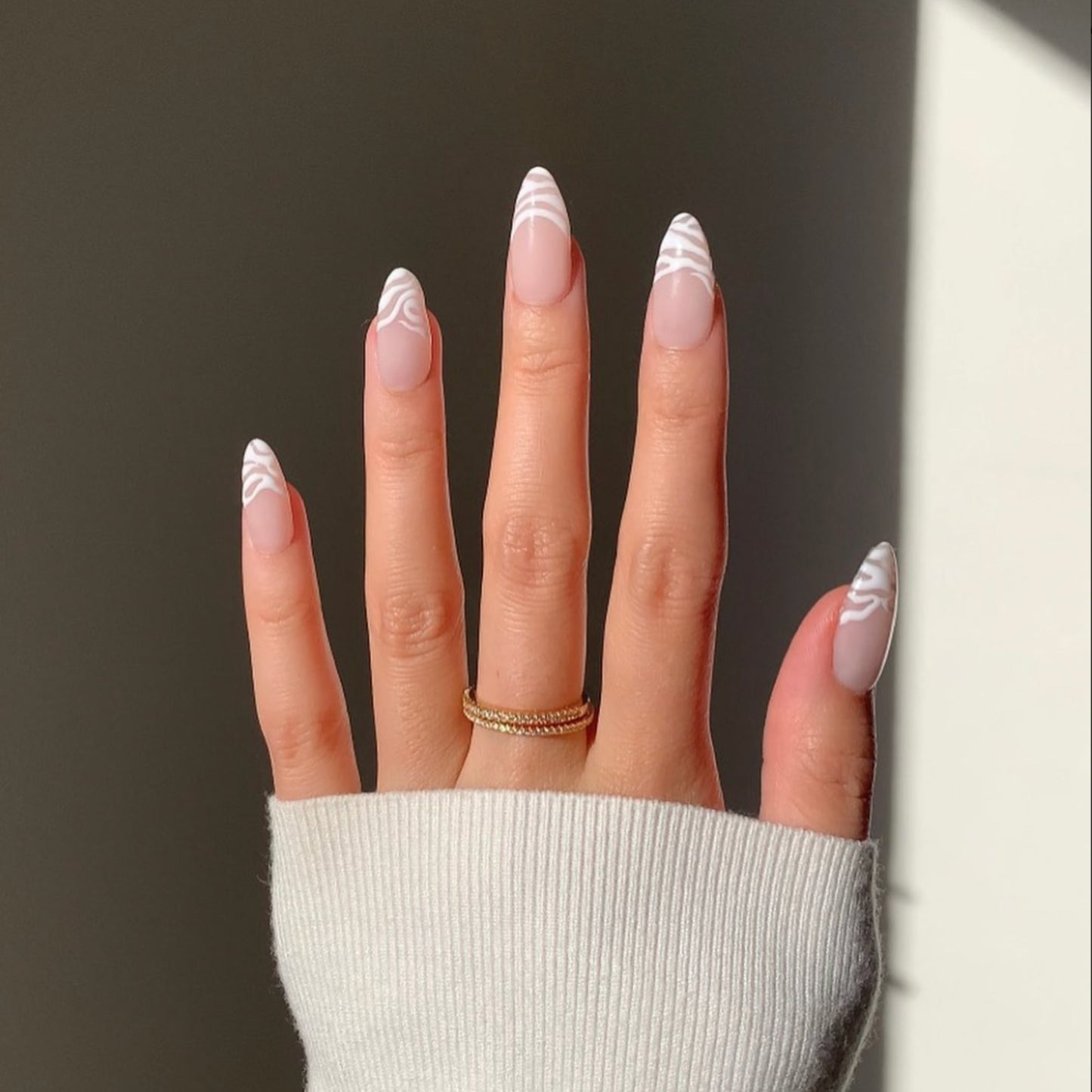 WAVY WHITE FRENCH
